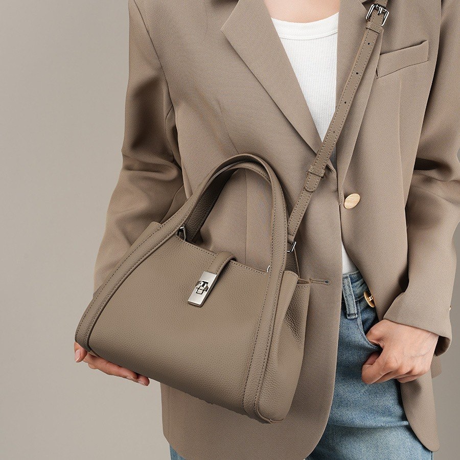 Fashionable Large-Capacity Leather Handbag