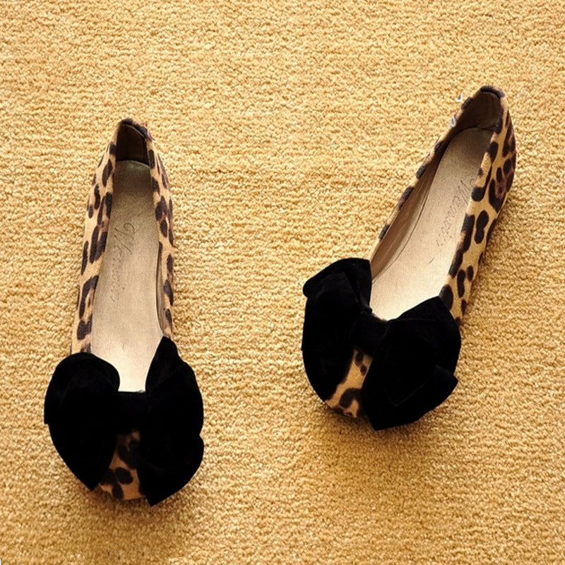 Women's Flat Loafers with Bow