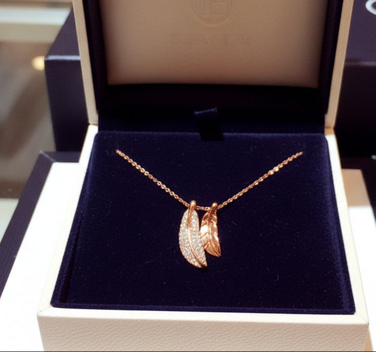 Fashionable Leaf Pendant Choker Necklace