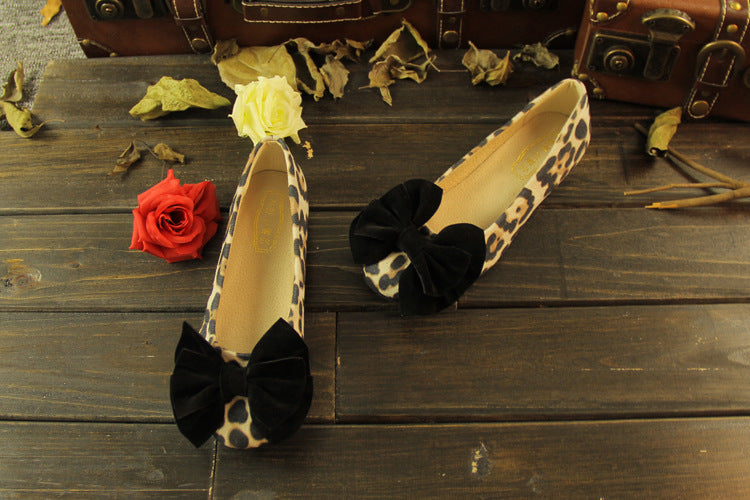 Women's Flat Loafers with Bow
