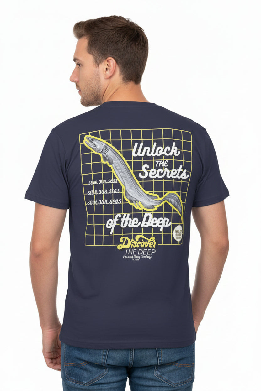 Discover the Deep - Frilled Shark Edition Pocket T-shirt