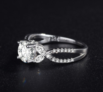 Trendy Hollow Micro-Set Zircon Ring