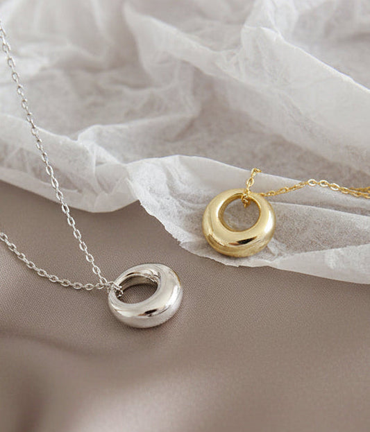 Minimalist Silver Circle Pendant Necklace