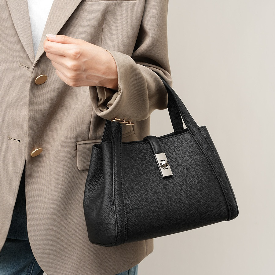 Fashionable Large-Capacity Leather Handbag