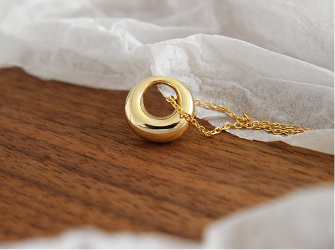 Minimalist Silver Circle Pendant Necklace