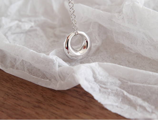 Minimalist Silver Circle Pendant Necklace