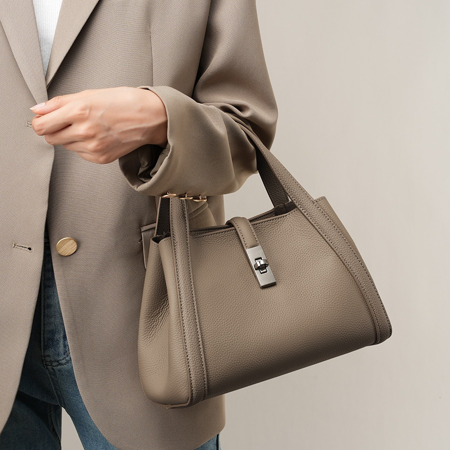Fashionable Large-Capacity Leather Handbag